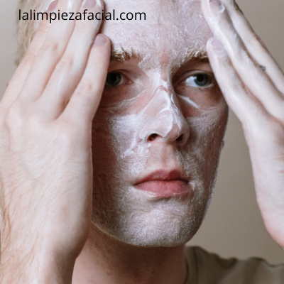 Cómo hacer una limpieza facial para hombres en casa